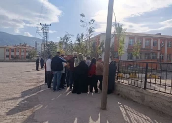 Van’da okulda tüfek paniği! Öğretmenler fark edip müdahale etti