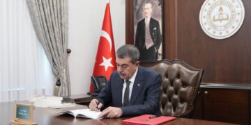 Bakan Tekin’den yeni eğitim yılı mesajı: “İyi ki varsınız” Bakan Tekin’den yeni eğitim yılı mesajı: “İyi ki varsınız”