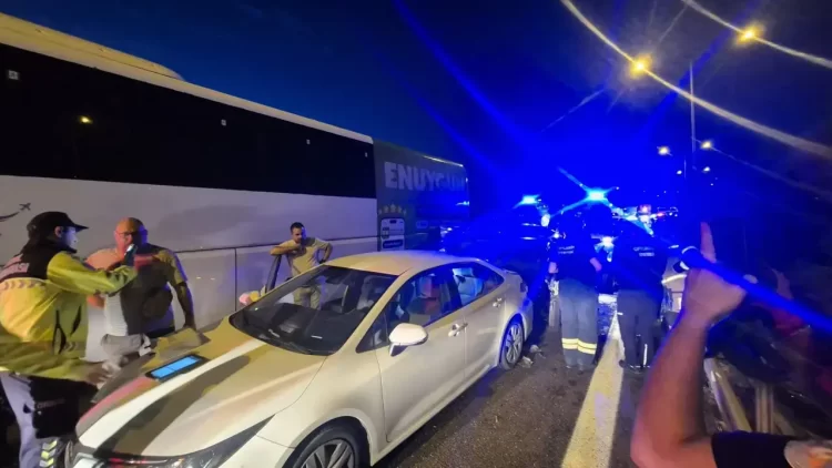 İstanbul-İzmir Otoyolu’nda zincirleme kaza: Çok sayıda yaralı İstanbul-İzmir Otoyolu’nda zincirleme kaza...