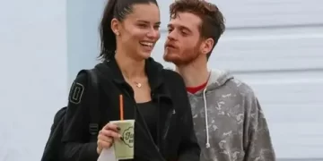 Adriana Lima’nın eski sevgilisi simitçinin yanında görüldü Adriana Lima’nın eski sevgilisi simitçinin yanında görüldü