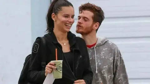 Adriana Lima’nın eski sevgilisi simitçinin yanında görüldü Adriana Lima eski sevgilisi simitcinin yaninda goruldu habermeydan