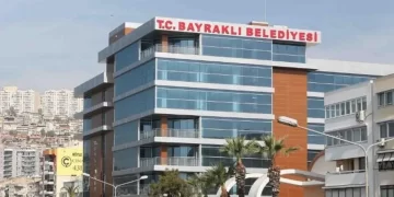 Bayraklı Belediyesi soruşturmasında operasyon: 45 kişi gözaltında Bayraklı Belediyesi soruşturmasında operasyon: 45 kişi gözaltında