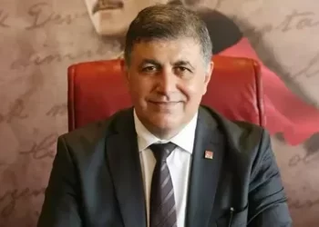 İzmir Büyükşehir Belediye Başkanı Cemil Tugay kimdir?