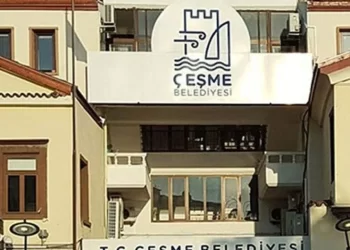 Çeşme Belediyesi’ne operasyon! Başkan yardımcısı ve 2 müdür hakkında gözaltı kararı Çeşme Belediyesi’ne operasyon! Başkan yardımcısı ve 2 müdür hakkında gözaltı kararı