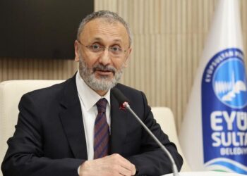 Eyüpsultan Belediyesi'nde operasyon: Belediye Başkanı Mithat Bülent Özmen dahil 28 kişi gözaltında Eyüpsultan Belediyesi’nde operasyon: Belediye Başkanı Mithat Bülent Özmen dahil 28 kişi gözaltında