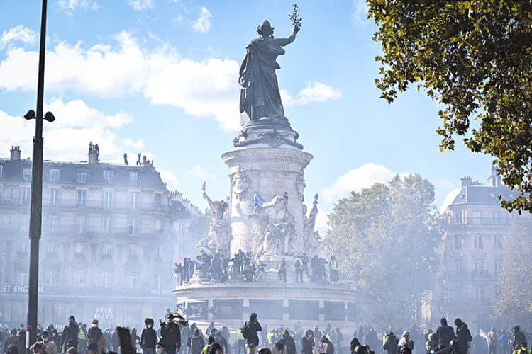 Fransa'da protestolar büyüyor: Paris’ten Lyon’a eylem dalgası Fransada protestolar habermeydan