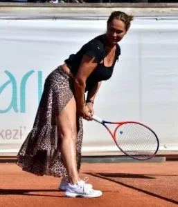 Hülya Avşar korta çıktı! Kıyafeti maça damga vurdu Hulya Avsar korta cikti1 habermeydan