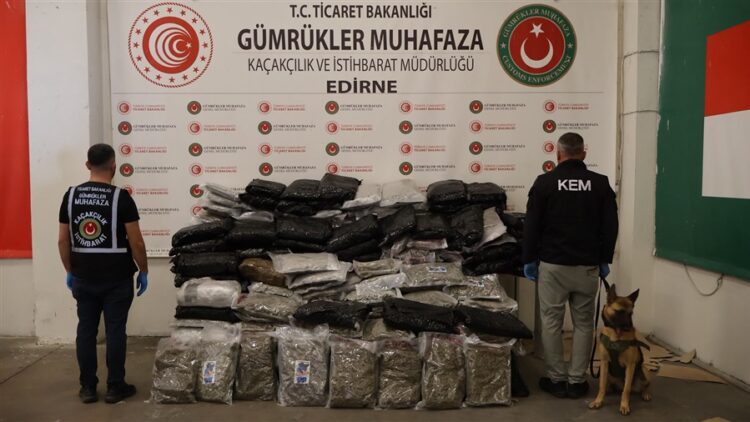 Sarp, İpsala ve Kapıkule’de uyuşturucu operasyonu: 935 bini aşkın hap ve yüzlerce kilo madde ele geçirildi Ipsala habermeydan
