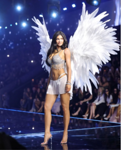 Kylie Jenner’ın sütyeninin fiyatı dudak uçuklattı Kylie Jenner sutyeninin fiyati dudak ucuklatti1 habermeydan