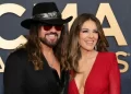 Liz Hurley ve Billy Ray Cyrus nişanlandı Liz Hurley ve Billy Ray Cyrus nişanlandı