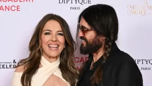 Liz Hurley ve Billy Ray Cyrus nişanlandı Liz Hurley Billy Ray Cyrus nisanlandi1 habermeydan