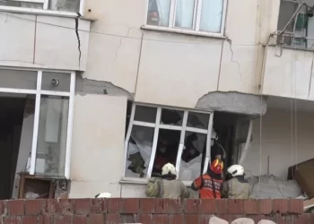 Maltepe’de çöken binada son durum: 5 kişi kurtarıldı, 3 kişi için arama sürüyor Maltepe’de çöken binada son durum: 5 kişi kurtarıldı, 3 kişi için arama sürüyor
