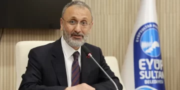 Eyüpsultan Belediye Başkanı Mithat Bülent Özmen tutuklandı: 13 kişi cezaevine gönderildi Eyüpsultan Belediye Başkanı Mithat Bülent Özmen tutuklandı: 13 kişi cezaevine gönderildi