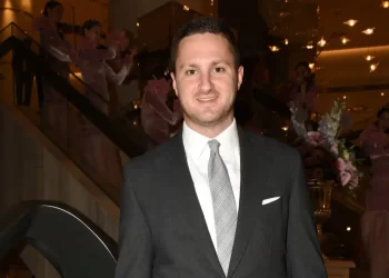 Mustafa Sarıgül’ün oğlunun da adı geçiyordu: 15 kişi tutuklandı Mustafa Sarıgül’ün oğlunun da adı geçiyordu: 15 kişi tutuklandı