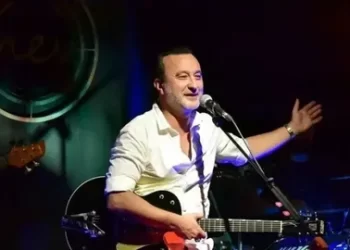 Ünlü şarkıcı Nev yeniden entübe edildi