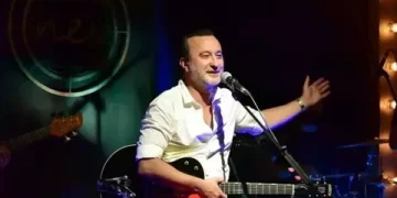 Ünlü şarkıcı Nev yeniden entübe edildi Ünlü şarkıcı Nev yeniden entübe edildi