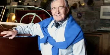 Rahmi Koç 96 yaşında sahada! Tarzıyla dikkat çekti