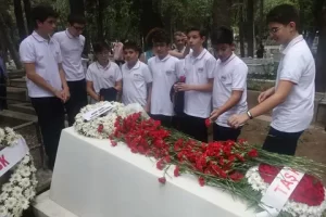 Tarık Akan’a doğum gününde duygusal anma Tarik Akana duygusal anma1 habermeydan