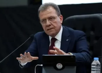Mersin'de 3 belediyeye operasyon: Vahap Seçer dahil 59 kişi gözaltında Mersin’de 3 belediyeye operasyon: Vahap Seçer dahil 59 kişi gözaltında