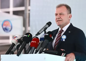 Mersin’de belediye operasyonu: Vahap Seçer ve iki ilçe belediye başkanı tutuklandı Mersin’de belediye operasyonu: Vahap Seçer ve iki ilçe belediye başkanı tutuklandı