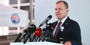 Mersin’de belediye operasyonu: Vahap Seçer ve iki ilçe belediye başkanı tutuklandı