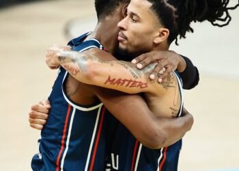 Anadolu Efes, Panathinaikos’u Farklı Devirdi!