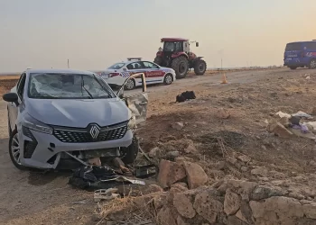 Ankara’da iki otomobil kafa kafaya çarpıştı: 3 ölü, 4 yaralı Ankara’da iki otomobil kafa kafaya çarpıştı: 3 ölü, 4 yaralı