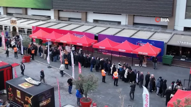 Yeni AVM'yi 60 bin kişi ziyaret etti.
