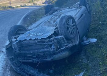 Ayancık-Sinop Yolunda Korkutan Kaza: Islak Zeminde Araç Ters Döndü!