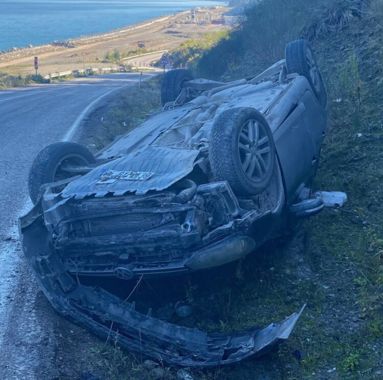 Ayancık-Sinop Yolunda Korkutan Kaza: Islak Zeminde Araç Ters Döndü! ayancik sinop yolunda korkutan kaza islak zeminde arac ters dondu habermeydan
