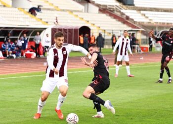 Bandırmaspor İle Sivasspor Puanları Paylaştı! Bandırmaspor İle Sivasspor Puanları Paylaştı!