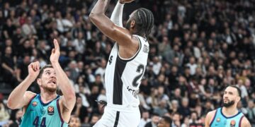 Beşiktaş, Barcelona’ya farklı kaybetti!