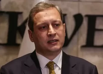 Burak Elmas ve Tuğçe Koç ilk kez el ele görüntülendi