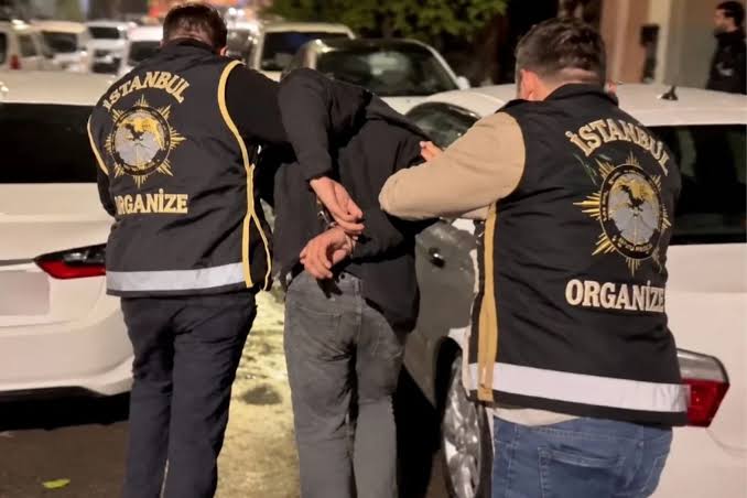 Daltonlar suç örgütüne 30 ilde operasyon: 85 şüpheli yakalandı Daltonlar suç örgütüne 30 ilde operasyon...