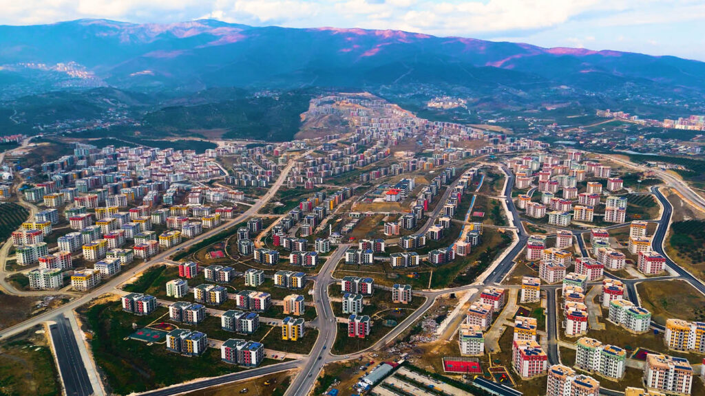 Rus basınından Türkiye’ye deprem övgüsü: Saatte 23 konut deprem3 habermeydan