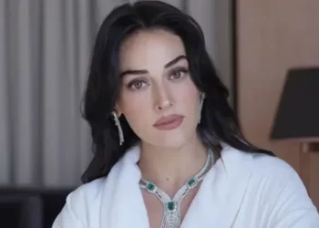 Esra Bilgiç 34 yaşında! Doğum günü pozları beğeni rekoru kırdı