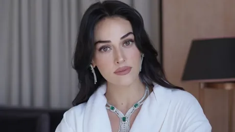 Esra Bilgiç 34 yaşında! Doğum günü pozları beğeni rekoru kırdı esra bilgic 34 yasinda habermeydan