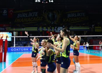 Fenerbahçe, Manisa BŞB’ye set vermedi!
