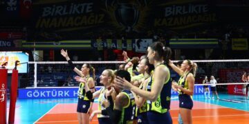 Fenerbahçe, Manisa BŞB’ye set vermedi!