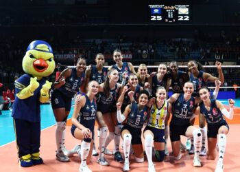 Fenerbahçe Medicana, Eczacıbaşı’nı devirip-4’te 4 yaptı!