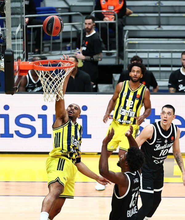 Fenerbahçe Tarfin, Partizan'ı 2. Yarıda Devirdi! fenerbahce tarfin partizani 2 yarida devirdi habermeydan e1792094804438