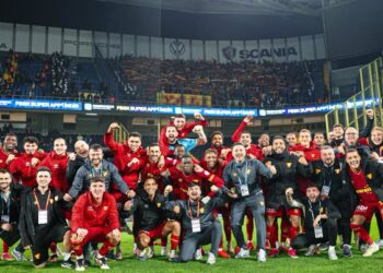 Fenerbahçe'ye Kadıköy'de Soğuk Duş! Fenerbahçe’ye Kadıköy’de Soğuk Duş!