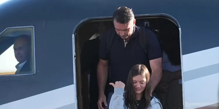 Flavio Bolsonaro kendisini Brezilya’nın lideri ilan etti