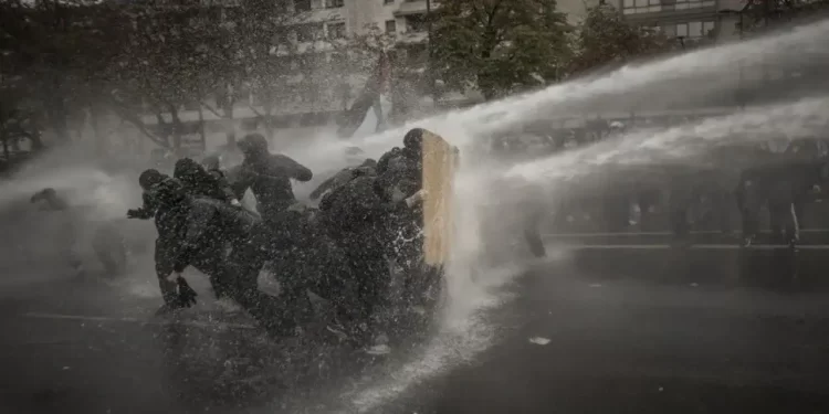 Fransa’da protesto öncesi 70 bin polis ve jandarma görevlendirildi Fransa’da protesto öncesi 70 bin polis ve jandarma görevlendirildi..