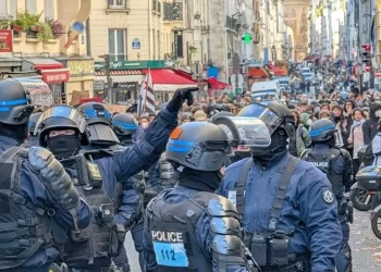 Fransa’da yeni protesto alarmı: Müzeler kapanıyor, esnaf kepenk indiriyor