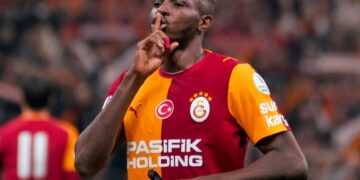 Galatasaray, Fenerbahçe'yi 2 Golle Devirdi! Galatasaray, Fenerbahçe’yi 2 Golle Devirdi!