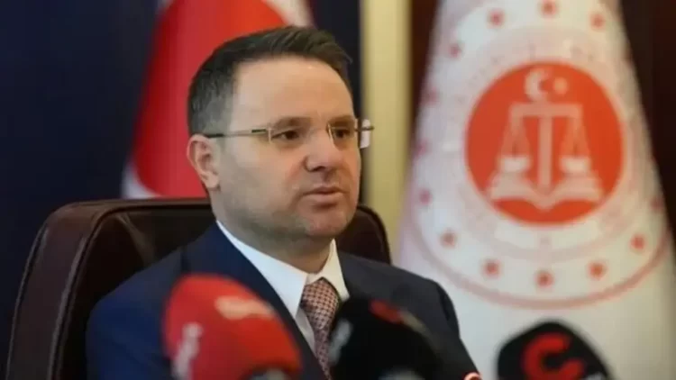 Bakan Gürlek Türk futbolunu sarsan soruşturma hakkında konuştu Bakan Gürlek Türk futbolunu sarsan soruşturma hakkında konuştu.