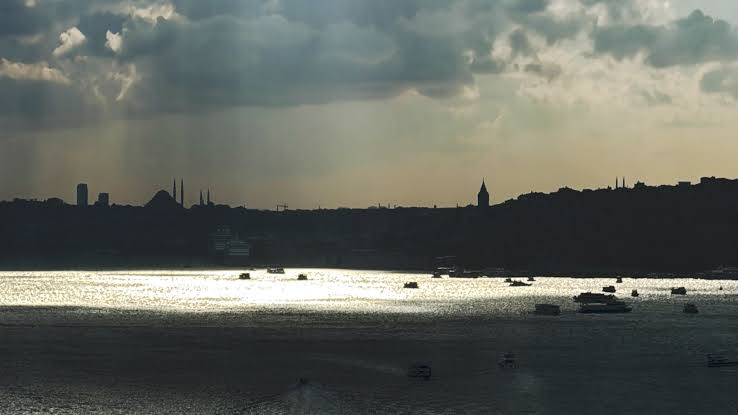 İstanbul'da hava iki günde değişecek: Önce yaz, ardından sonbahar İstanbul'da hava iki günde değişecek.