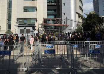 Mersin’deki yolsuzluk soruşturmasında 3 belediye başkanı ve 56 şüpheli adliyeye sevk edildi