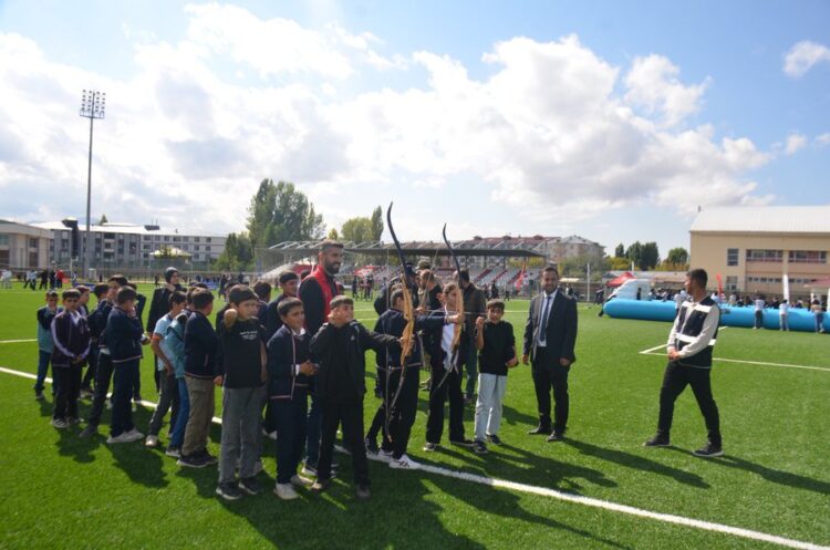 Muş Bulanık'ta, Amatör Spor Haftası 'Geleneksel Spor Şenliği' İle Kutlandı! mus bulanikta amator spor haftasi geleneksel spor senligi ile kutlandi habermeydan